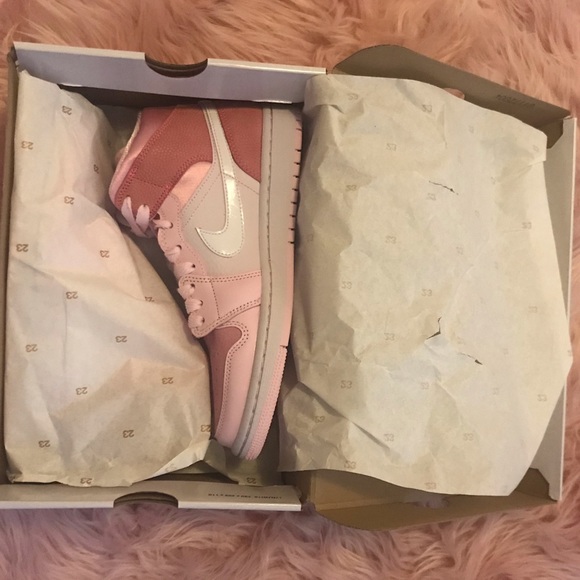 AJ1 Mid Digital Pink - Picture 2 of 6